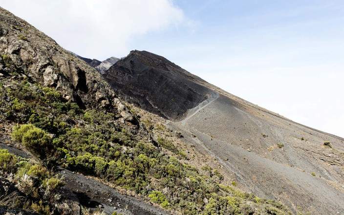 8-Day Peaks & Paradise - Meru Trek and Zanzibar Escape