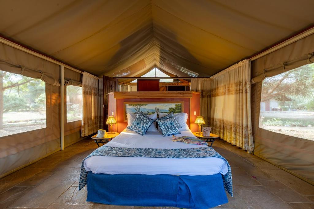 8 Days- Amboseli, L.Naivasha, L. Nakuru, Masai Mara Safari