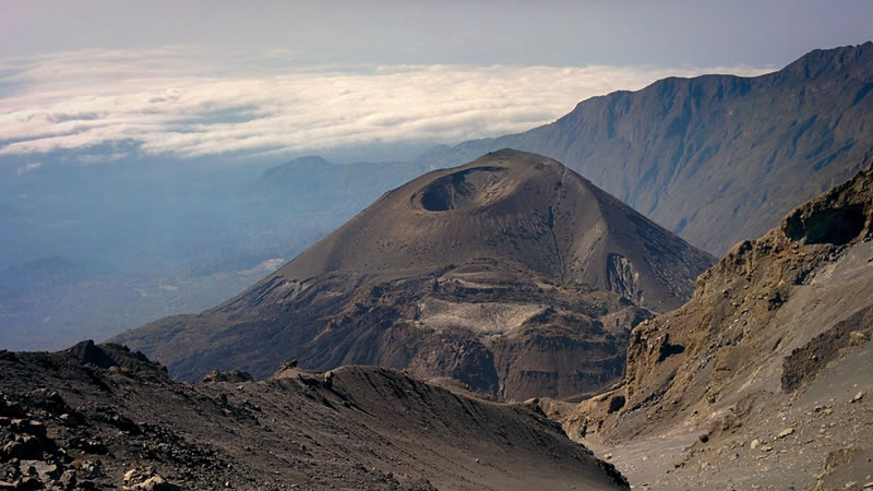 4-Day Trekking Mt Meru - African Traces - Safarigo