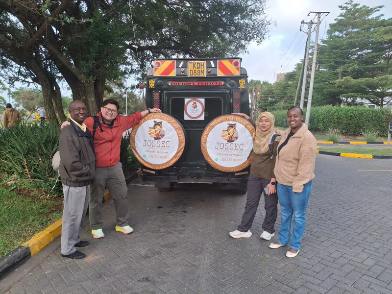 7-Day Classic Kenya Safari: Samburu, Ol Pejeta, Nakuru & Amboseli in a 4x4 Land Cruiser Jeep