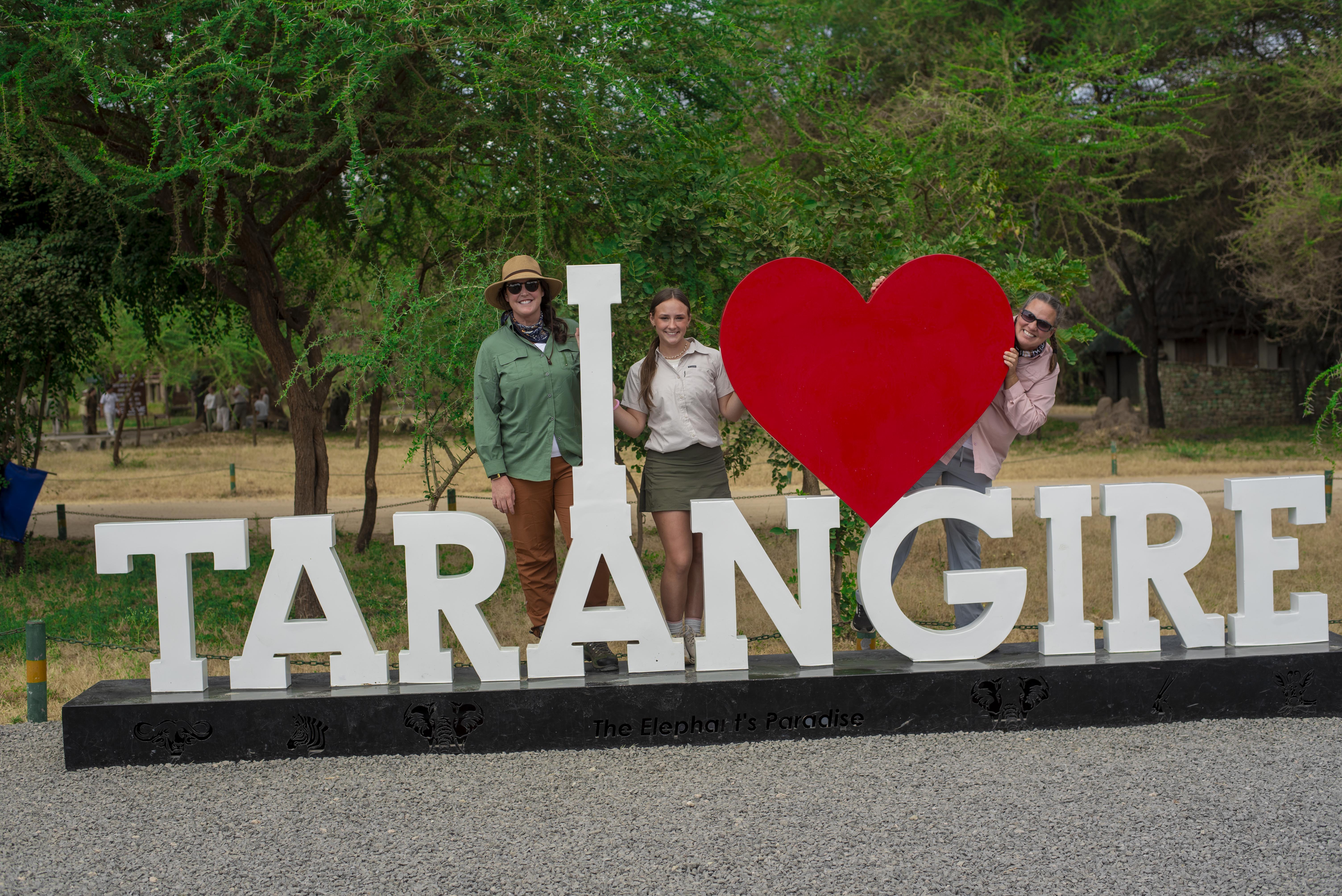 3-Day Arusha National Park and Tarangire National Park