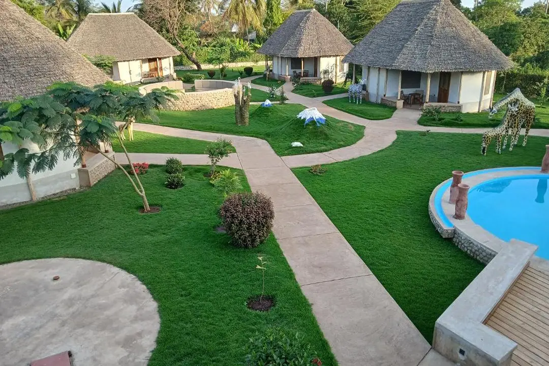 4 Day Mid-Range Lodge and 1 Night Camping Safari